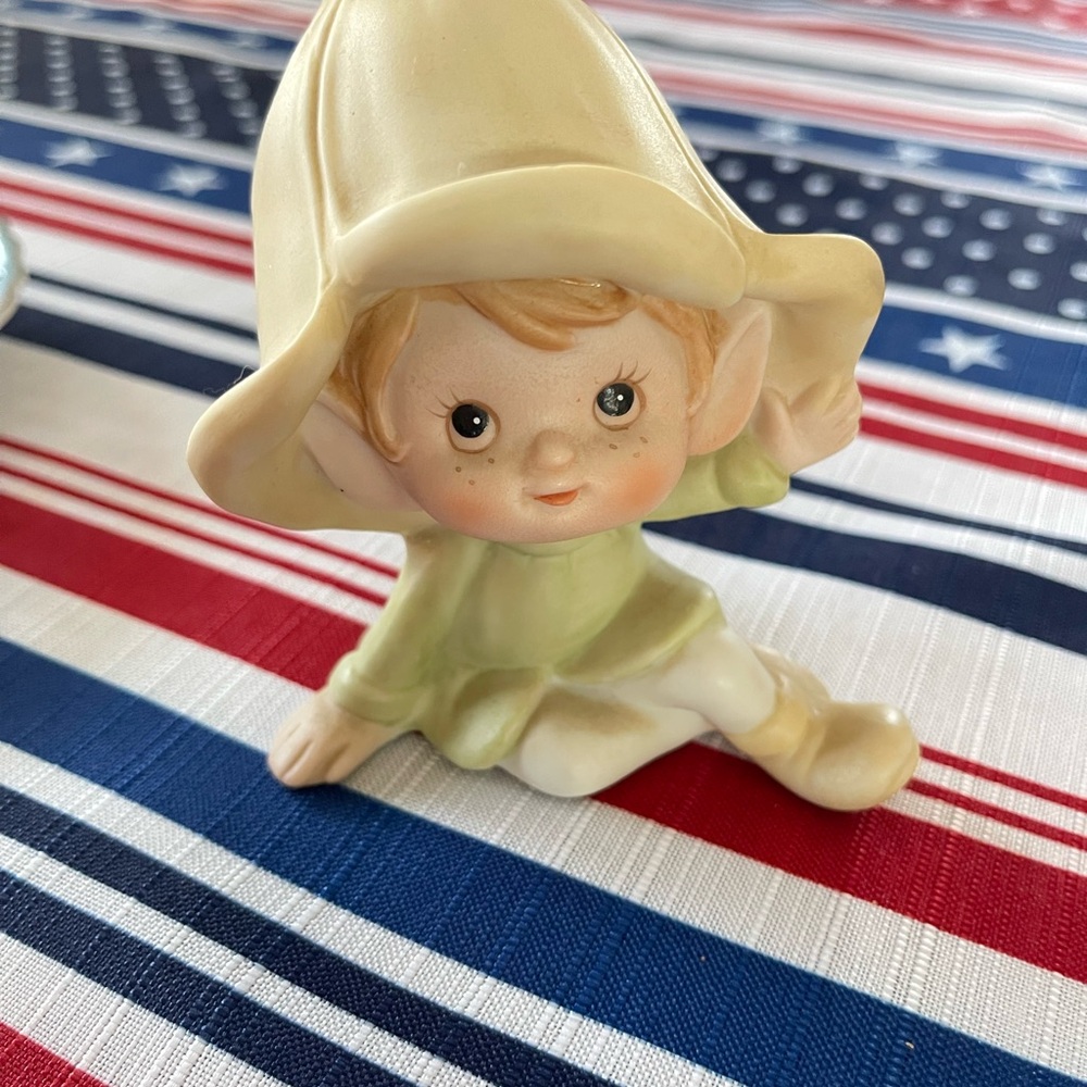 Charming Elf Figurine in Cream and Green Homco 5615 vintage 1970’s
